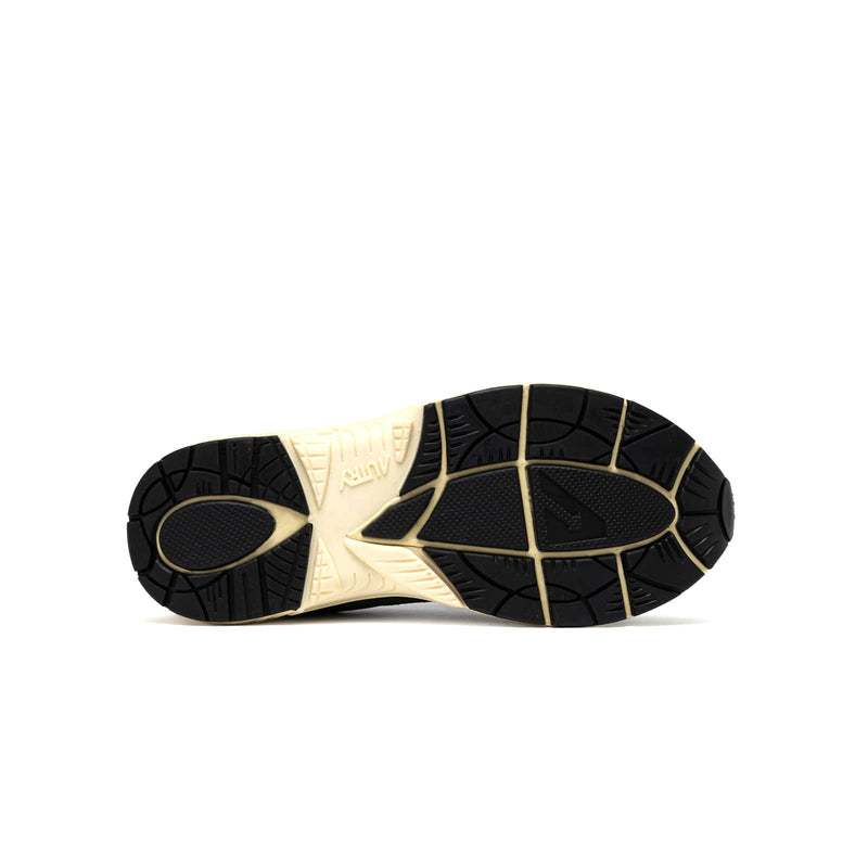 sneakers autry hyperway noires vue de la semelle