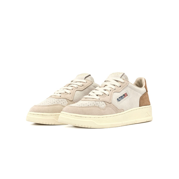 sneakers autry medalist suede femmes vue de trois quarts