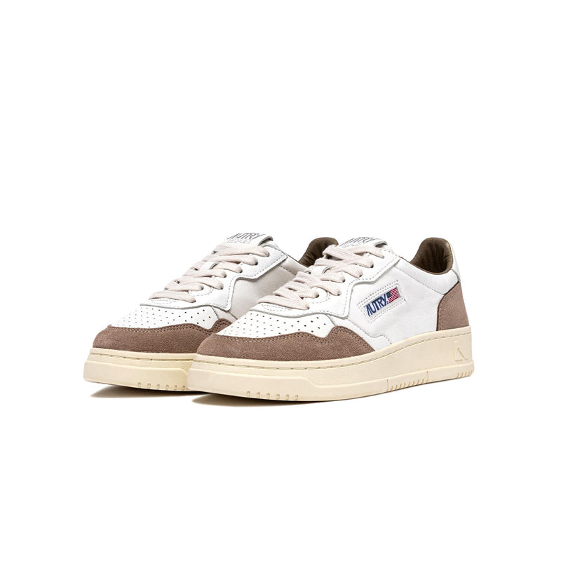 sneakers autre blanches et brunes hommes vues de trois quarts