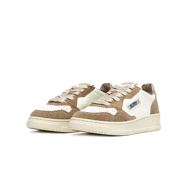 sneakers autry medalist beige avec paillettes pour femmes vue de trois quarts