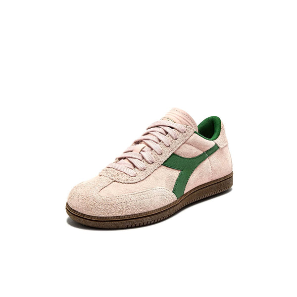 diadora Trainer sneakers et rose pour femmes vue de trois quarts