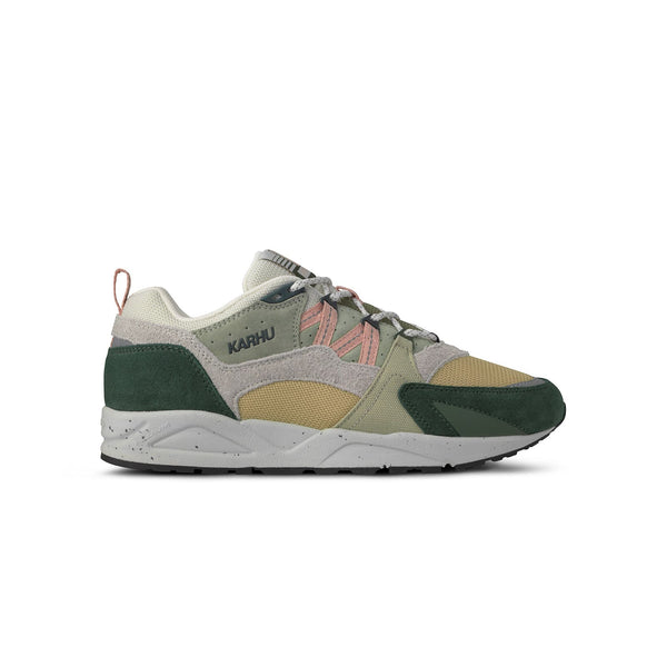 sneakers karhu fusion vertes et roses pour femmes et hommes vue de profil