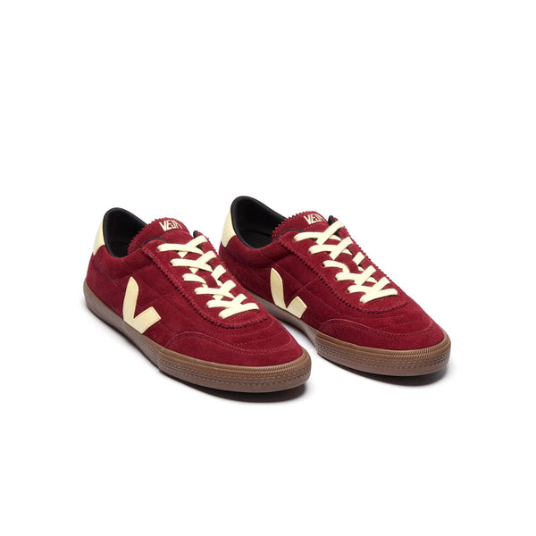 3/4 view of eco-friendly VEJA Panenka retro women’s sneakers in grenat and bark