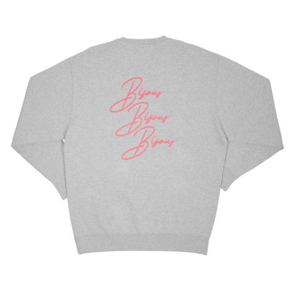 Sweat crewneck bisous skateboards gris avec graphisme cigaregte bisous rose a l'arrière - vue de dos 