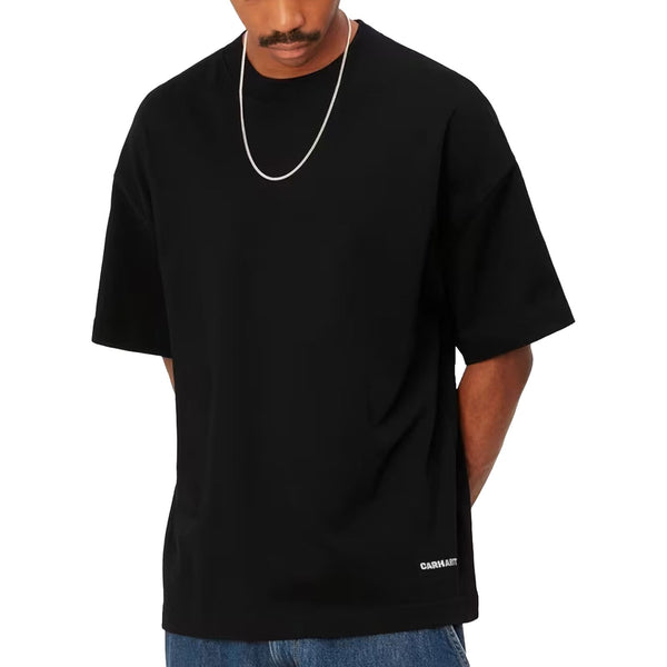 T-shirt Carhartt Noir homme avec broderie blanche bas gauche - Vue de face mannequin 