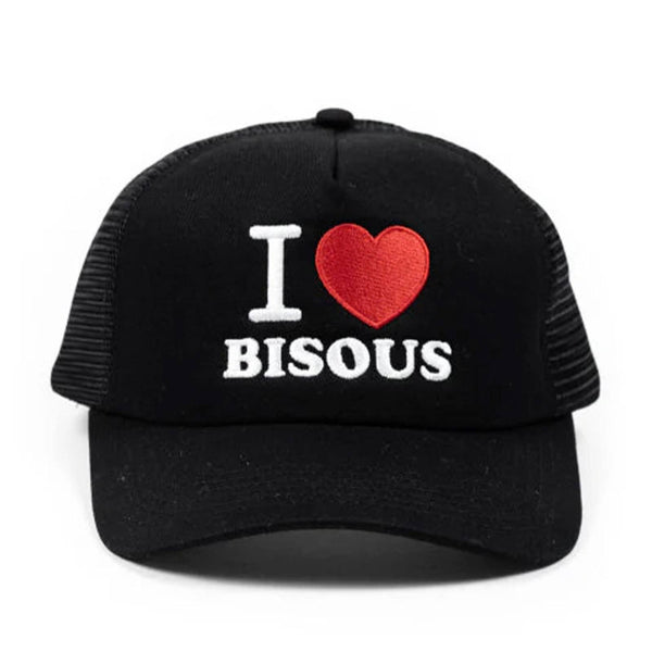 Casquette Trucker Bisous Skateboard avec broderie I Love Bisous coeur rouge a l'avant - vue de face 