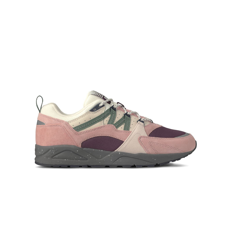 baskets karhu roses vue de profil