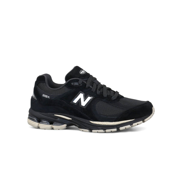 sneakers new balance noires vues de profil 