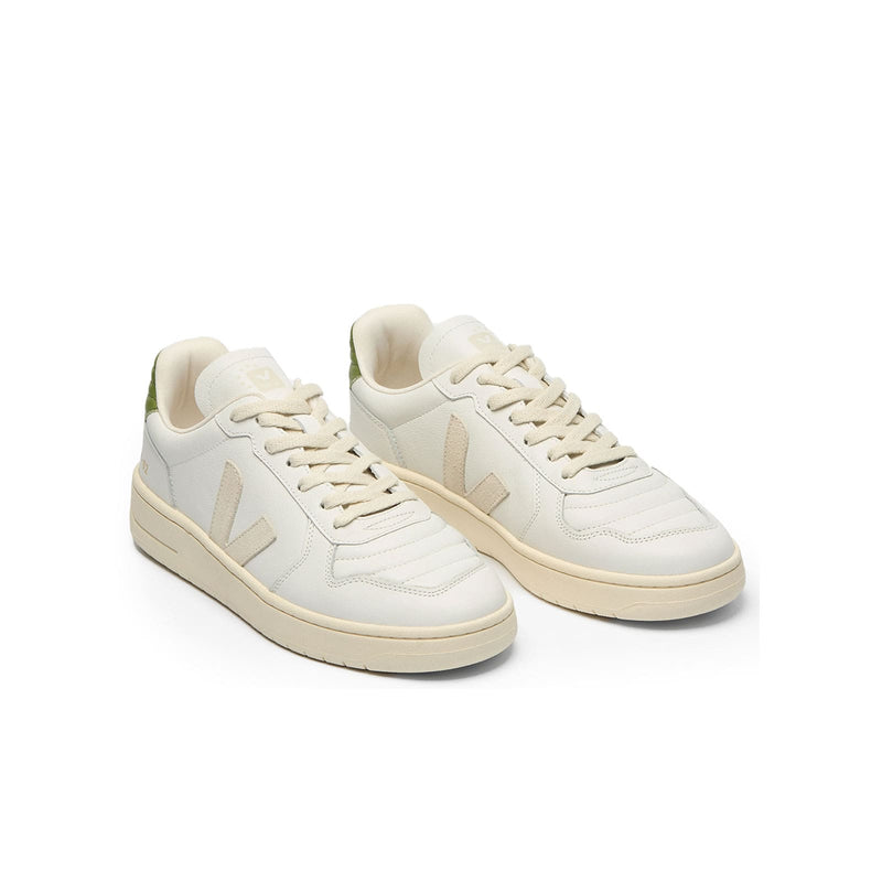 veja sustainable sneakers blanches et vertes v-82 vue de trois quarts