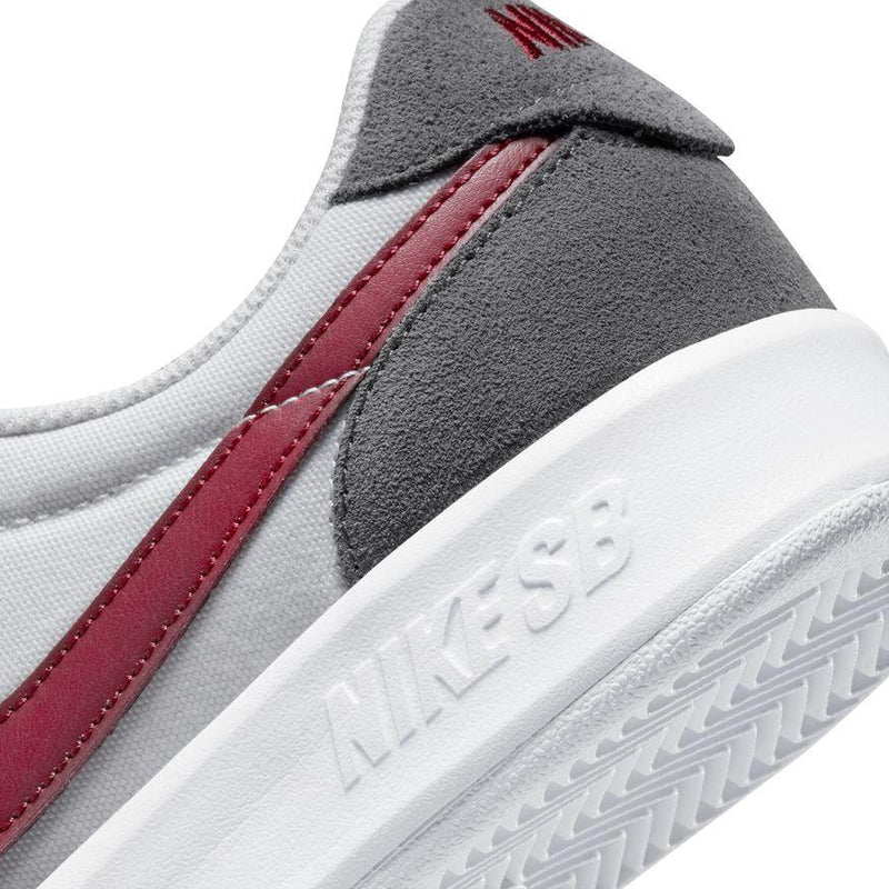 Sneakers - Nike SB - Adversary Premium // Iron Grey/Team Red // CW7456-005 - Stoemp